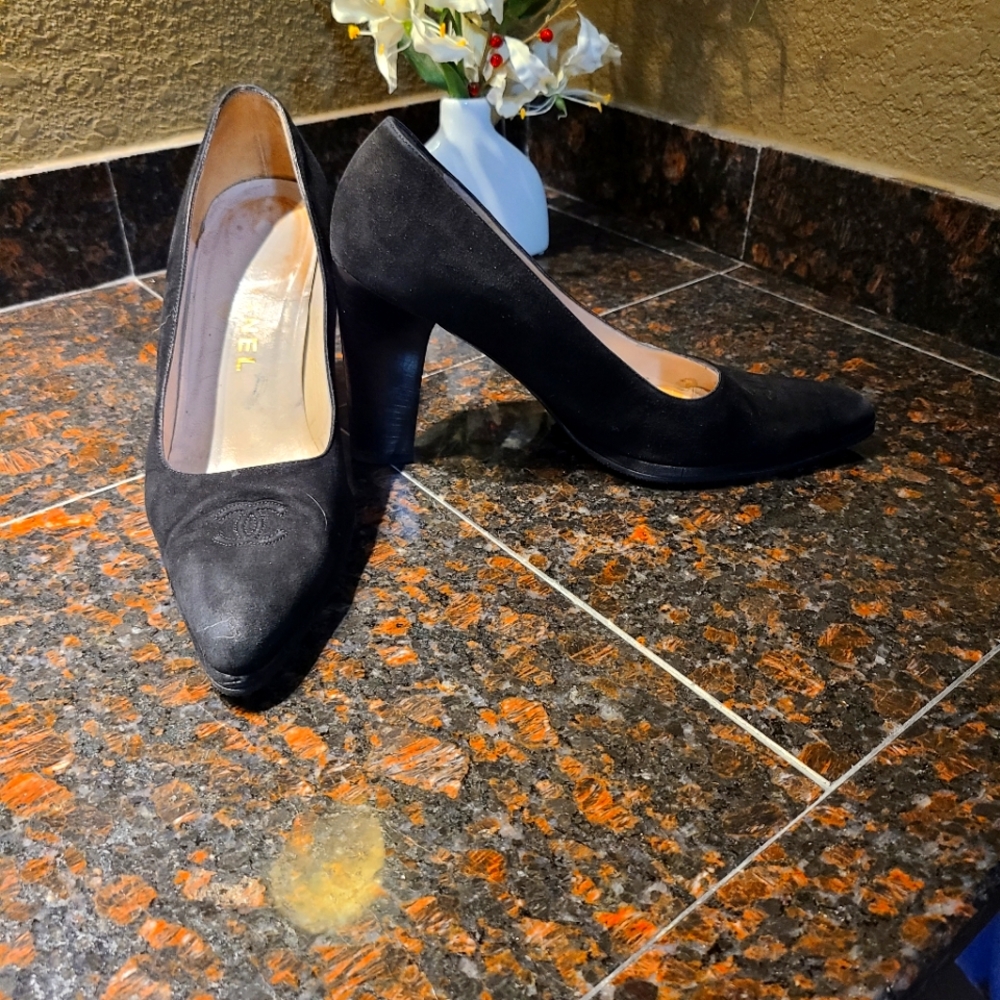 Chanel black suede pumps